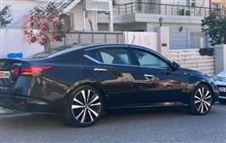 نيسان ألتيما